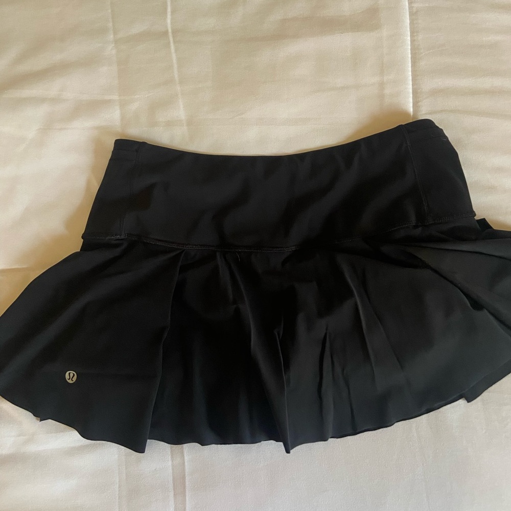 Lululemon black tennis skirt size 6